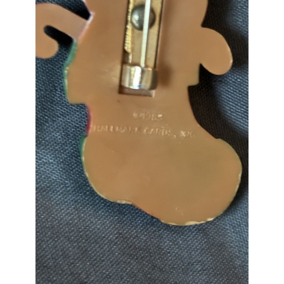 VTG HALLMARK BROOCH TEDDY BEAR SANTA 1985 PIN STOCKING HAT CANDY CANES CHRISTMAS - Picture 3 of 4